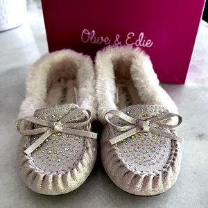 NWT Olive and Edie girls faux fur lined loafer with sparkle, size 12